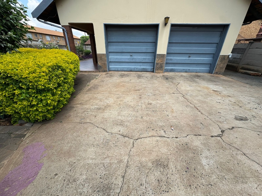 3 Bedroom Property for Sale in Lower Bo-dorp North West